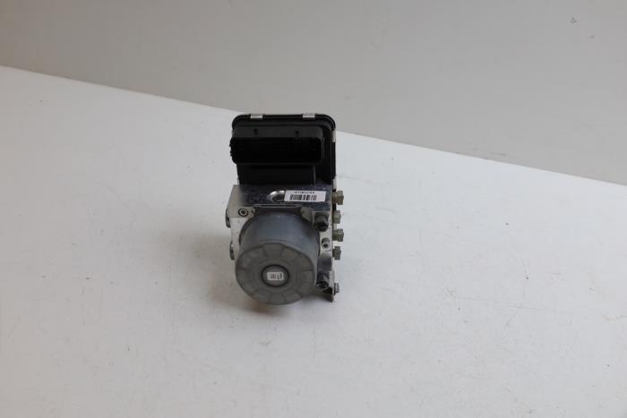 Usagé Bloc ABS Volvo V60 II (ZW) 2.0 T4 16V Prix € 175,00 Règlement à la marge proposé par Auto Demontage Elferink B.V.