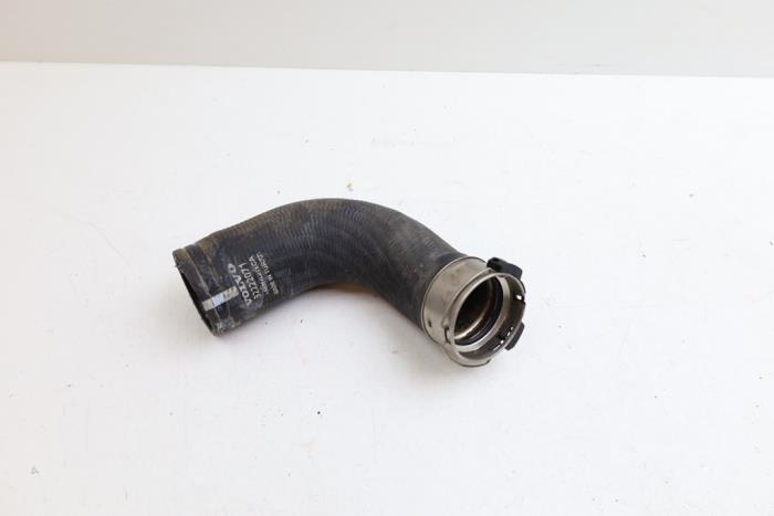 Gebrauchte Intercooler Schlauch Volvo V60 II (ZW) 2.0 T4 16V Preis € 35,00 Margenregelung angeboten von Auto Demontage Elferink B.V.