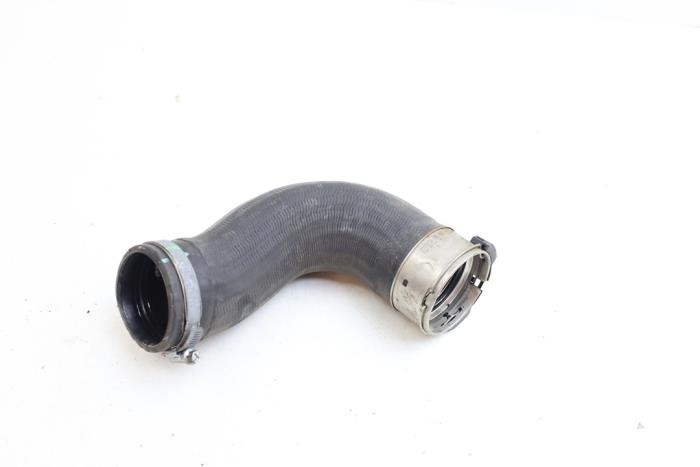 Gebrauchte Intercooler Schlauch Volvo V60 II (ZW) 2.0 T4 16V Preis € 35,00 Margenregelung angeboten von Auto Demontage Elferink B.V.