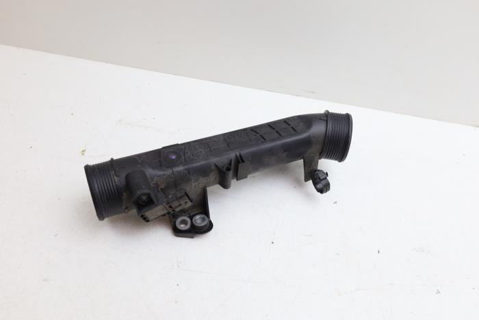 Gebrauchte Intercooler Rohr Volvo V60 II (ZW) 2.0 T4 16V Preis € 50,00 Margenregelung angeboten von Auto Demontage Elferink B.V.