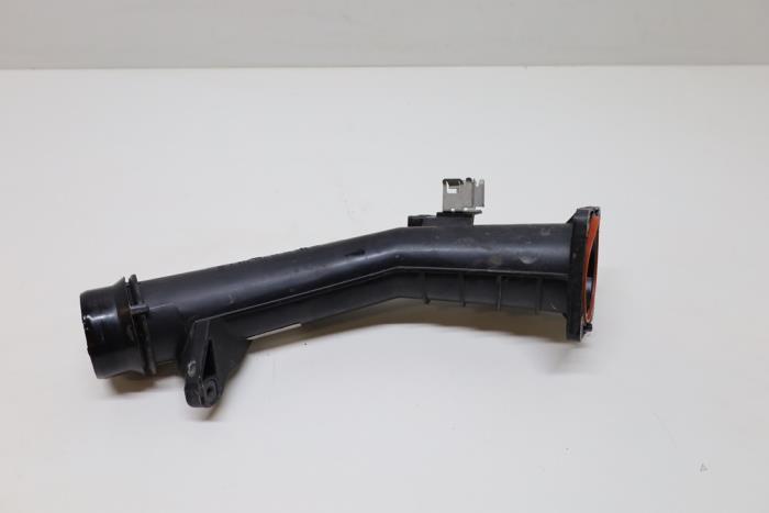 Usagé Tube intercooler Mercedes CLA (117.3) 1.6 CLA-180 16V Prix € 30,00 Règlement à la marge proposé par Auto Demontage Elferink B.V.