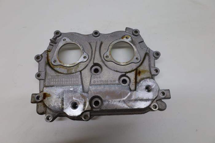 Usagé Couvercle de distribution Mercedes CLA (117.3) 1.6 CLA-180 16V Prix € 50,00 Règlement à la marge proposé par Auto Demontage Elferink B.V.