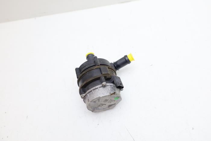 Begagnade Extra vattenpump Volvo XC40 (XZ) Recharge Twin 78 kWh Pris € 50,00 Marginaltabell erbjuds av Auto Demontage Elferink B.V.