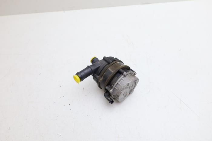 Begagnade Extra vattenpump Volvo XC40 (XZ) Recharge Twin 78 kWh Pris € 50,00 Marginaltabell erbjuds av Auto Demontage Elferink B.V.
