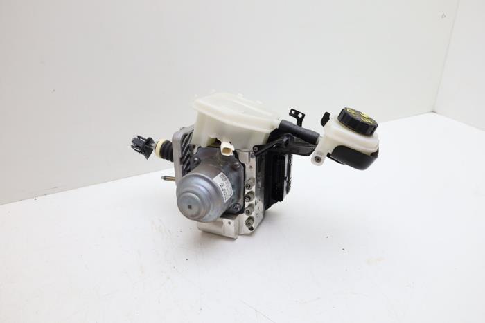 Usagé Servo frein Volvo XC40 (XZ) Recharge Twin 78 kWh Prix € 175,00 Règlement à la marge proposé par Auto Demontage Elferink B.V.