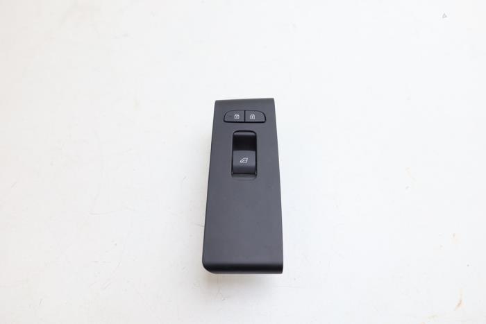 Usados Interruptor combinado de ventanillas Volvo XC40 (XZ) Recharge Twin 78 kWh Precio € 40,00 Norma de margen ofrecido por Auto Demontage Elferink B.V.