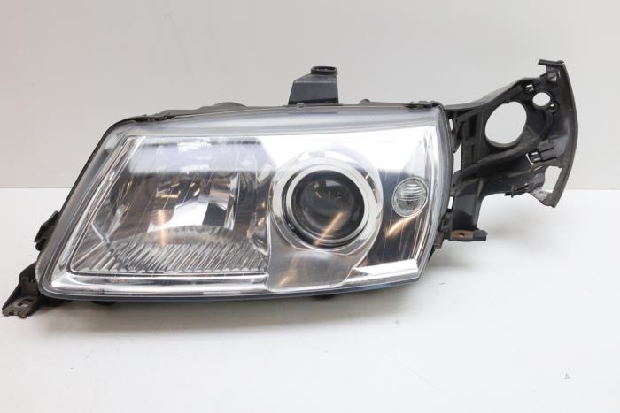 Gebrauchte Scheinwerfer links Saab 9-5 Estate (YS3E) 2.3t 16V Preis € 350,00 Margenregelung angeboten von Auto Demontage Elferink B.V.