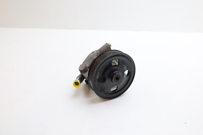 Usagé Pompe de direction Volvo V70 (BW) 2.0 D 16V Prix € 125,00 Règlement à la marge proposé par Auto Demontage Elferink B.V.