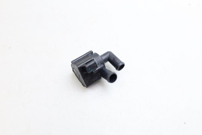 Begagnade Extra vattenpump Lynk &amp; Co 01 1.5 PHEV Pris € 50,00 Marginaltabell erbjuds av Auto Demontage Elferink B.V.