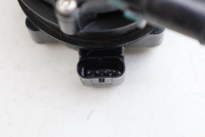 Begagnade Extra vattenpump Lynk &amp; Co 01 1.5 PHEV Pris € 50,00 Marginaltabell erbjuds av Auto Demontage Elferink B.V.