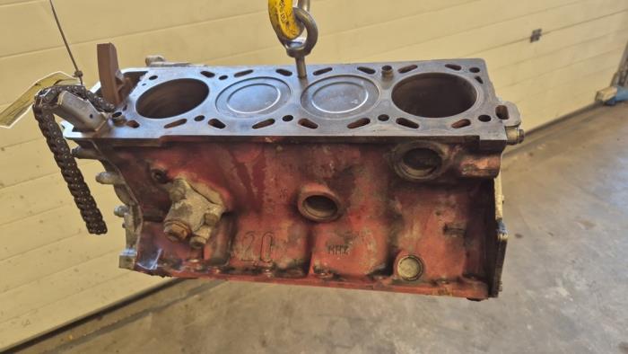 Used Engine crankcase Saab 900 I Combi Coupé 2.0 i 16V Price € 500,00 Margin scheme offered by Auto Demontage Elferink B.V.