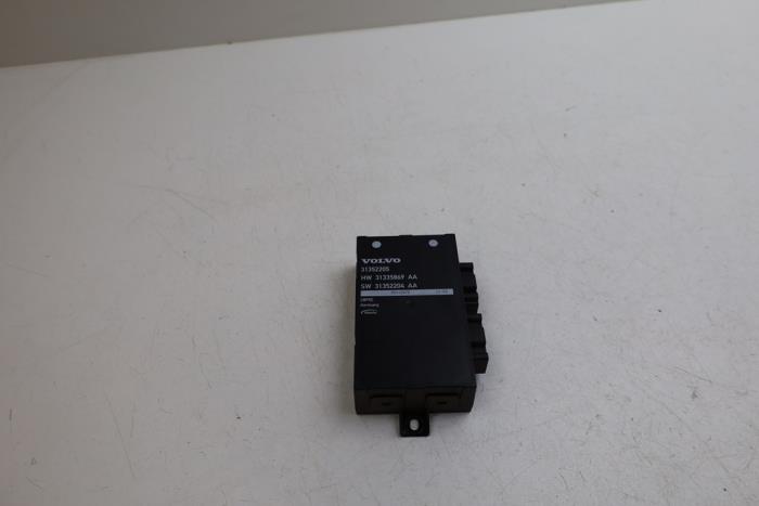 Używane Modul silnika tylnej klapy Volvo V70 (BW) 2.0 D3/D4 20V Cena € 50,00 Procedura marży oferowane przez Auto Demontage Elferink B.V.