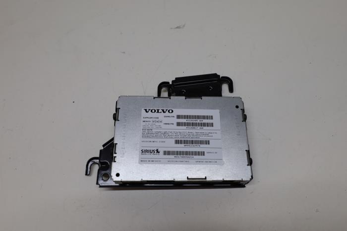 Używane Modul radiowy Volvo XC90 I 3.2 24V Cena € 150,00 Procedura marży oferowane przez Auto Demontage Elferink B.V.