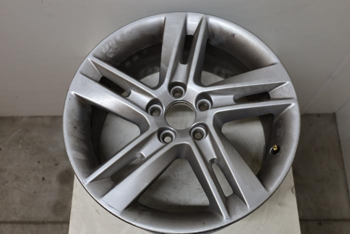 Używane Obrecz Volvo V70 (BW) 1.6 T4 16V Cena € 50,00 Procedura marży oferowane przez Auto Demontage Elferink B.V.