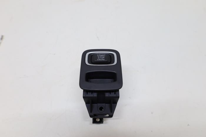 Używane Przelacznik Start/Stop Volvo V70 (BW) 2.0 D3 20V Cena € 50,00 Procedura marży oferowane przez Auto Demontage Elferink B.V.