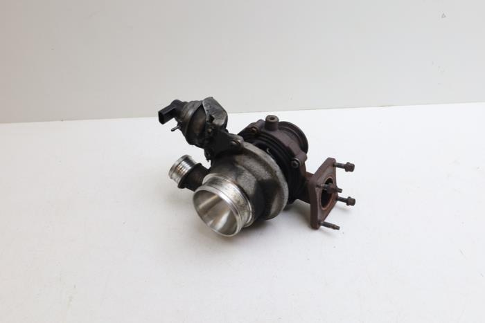 Usagé Turbo Volvo V70 (BW) 2.0 D3 20V Prix € 225,00 Règlement à la marge proposé par Auto Demontage Elferink B.V.