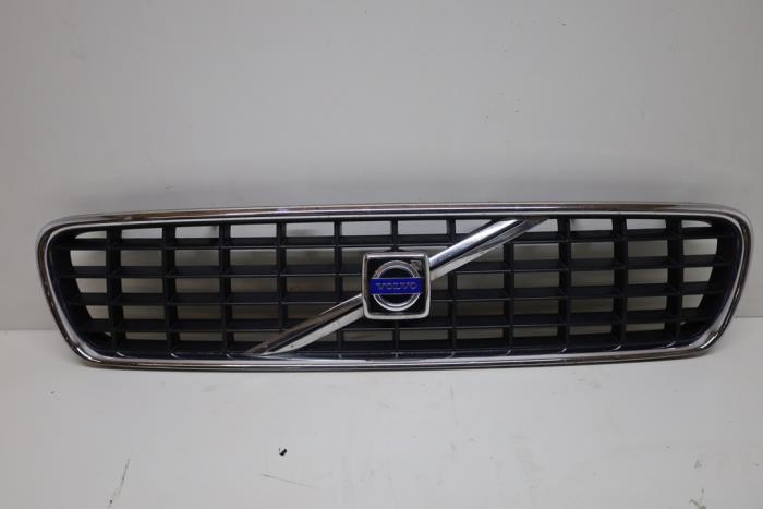 Używane Grill Volvo S40 (MS) 2.0 16V Cena € 50,00 Procedura marży oferowane przez Auto Demontage Elferink B.V.