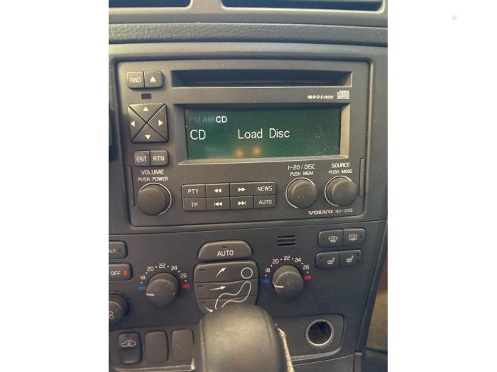 Używane Odtwarzacz CD Volvo XC70 (SZ) XC70 2.4 D 20V Cena € 75,00 Procedura marży oferowane przez Auto Demontage Elferink B.V.