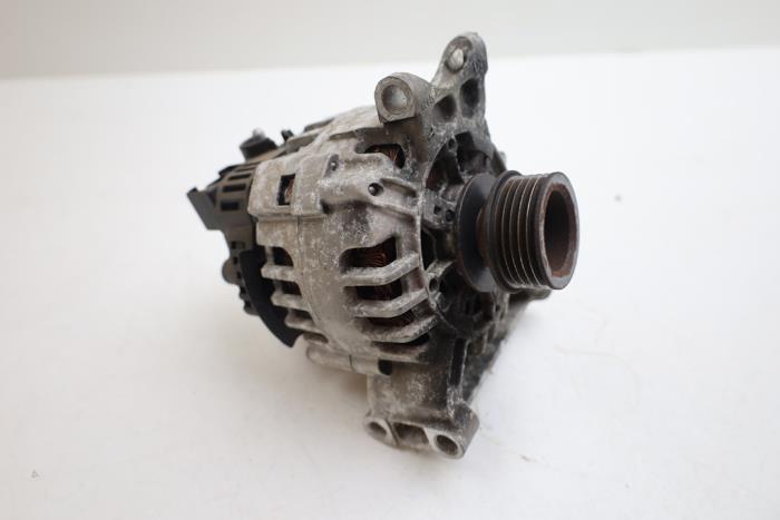 Usagé Dynamo Mercedes B (W245) 1.5 B-150 16V Prix € 50,00 Règlement à la marge proposé par Auto Demontage Elferink B.V.