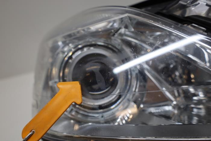 Używane Reflektor prawy Mercedes E (W212) E-350 CGI V6 24V BlueEfficiency Cena € 500,00 Procedura marży oferowane przez Auto Demontage Elferink B.V.