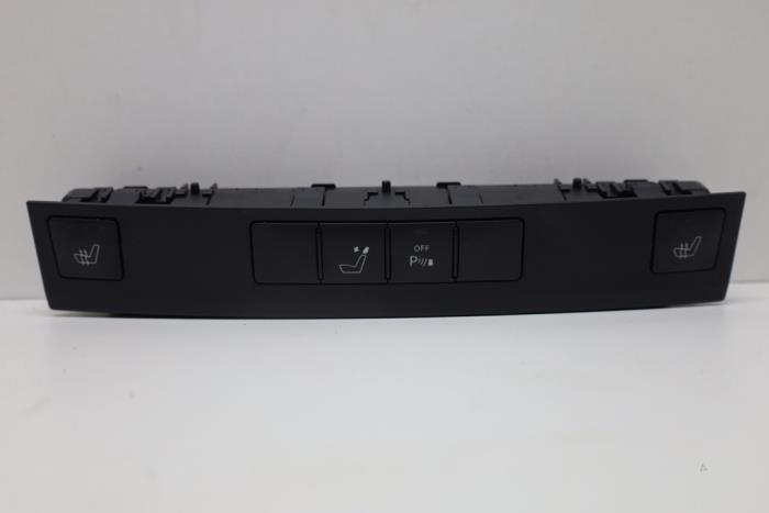 Begagnade Brytare, eldrivet säte Mercedes E (W212) E-350 CGI V6 24V BlueEfficiency Pris € 40,00 Marginaltabell erbjuds av Auto Demontage Elferink B.V.
