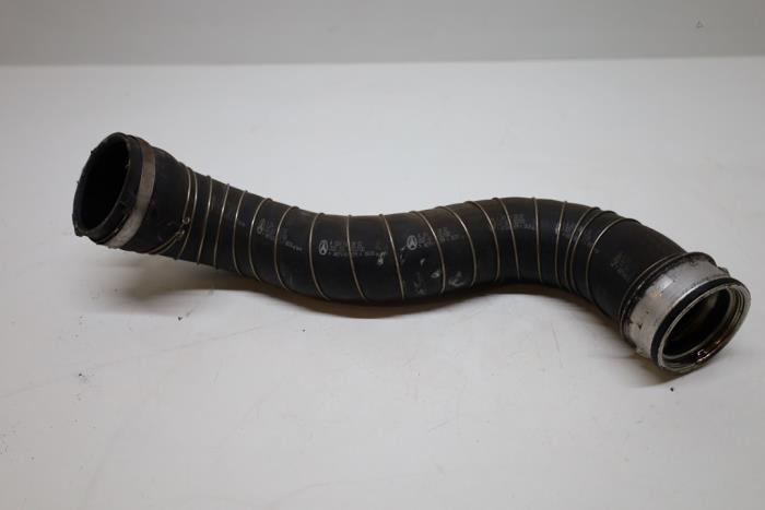 Gebrauchte Intercooler Schlauch Mercedes C (W204) 1.8 C-200K 16V Preis € 30,00 Margenregelung angeboten von Auto Demontage Elferink B.V.