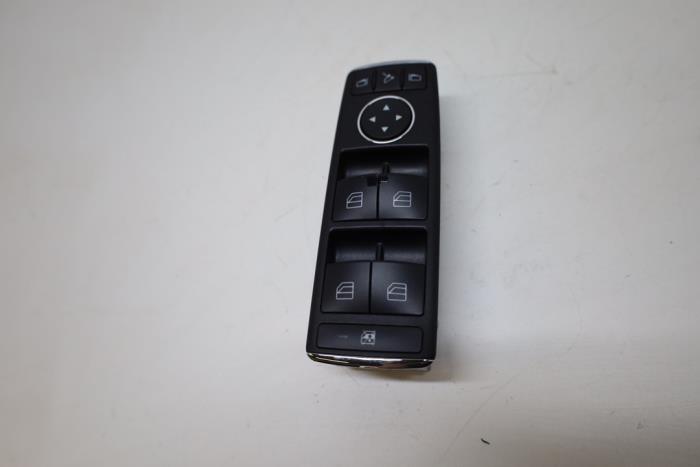 Usados Interruptor combinado de ventanillas Mercedes C (W204) 1.8 C-200K 16V Precio € 50,00 Norma de margen ofrecido por Auto Demontage Elferink B.V.