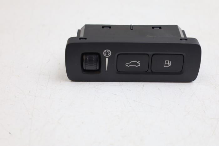 Używane Sciemniacz kokpitowy Volvo XC40 (XZ) 1.5 T5 Plug-in Hybrid 16V Cena € 25,00 Procedura marży oferowane przez Auto Demontage Elferink B.V.