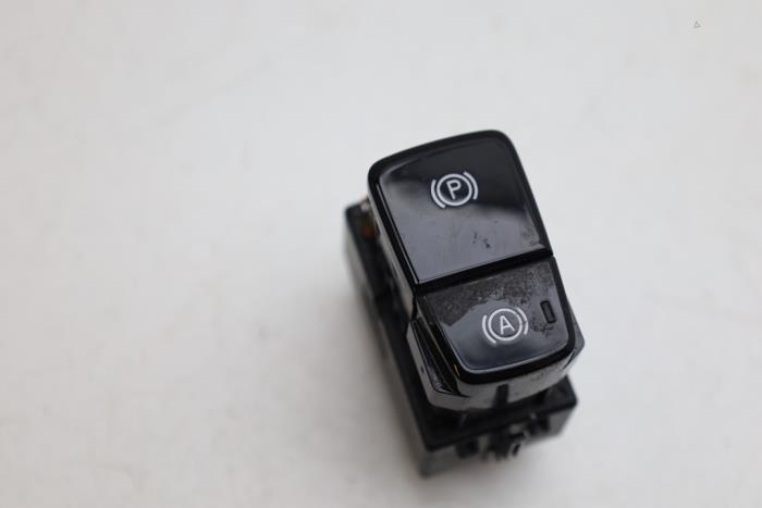 Gebrauchte Handbremse Schalter Volvo XC40 (XZ) 1.5 T5 Plug-in Hybrid 16V Preis € 25,00 Margenregelung angeboten von Auto Demontage Elferink B.V.