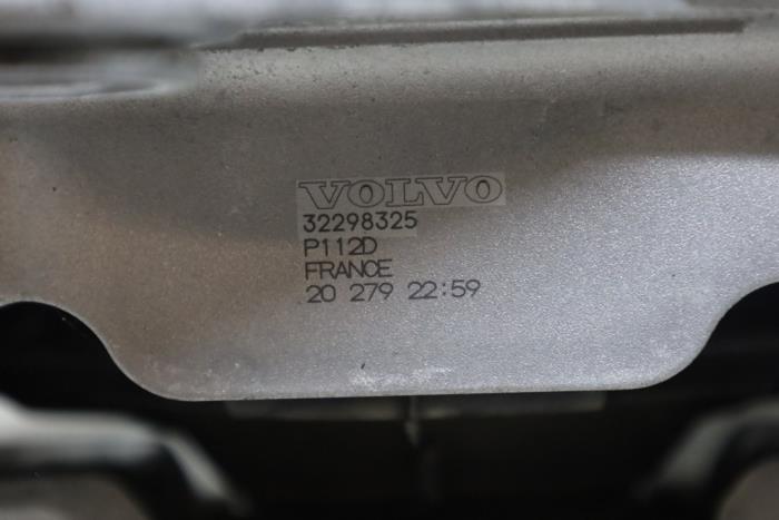 Engine mount from a Volvo XC40 (XZ) 1.5 T5 Plug-in Hybrid 16V 2020