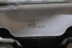 Engine mount from a Volvo XC40 (XZ) 1.5 T5 Plug-in Hybrid 16V 2020