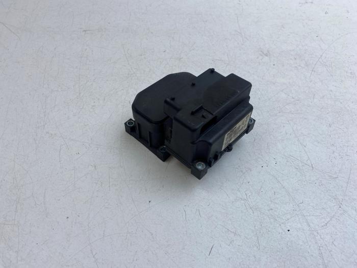 Używane Sterownik ABS Saab 9-3 I (YS3D) 2.0t 16V Ecopower Cena € 75,00 Procedura marży oferowane przez Auto Demontage Elferink B.V.
