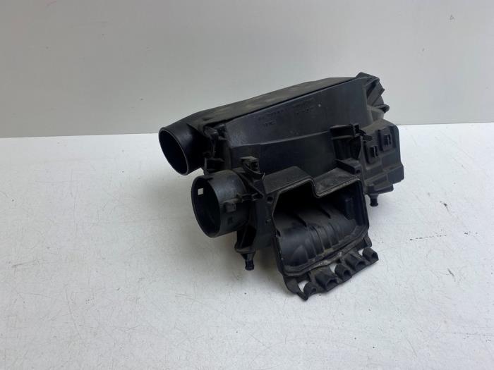 Begagnade Luftfilterhus Mercedes C (W204) 1.8 C-200 CGI 16V Pris € 40,00 Marginaltabell erbjuds av Auto Demontage Elferink B.V.