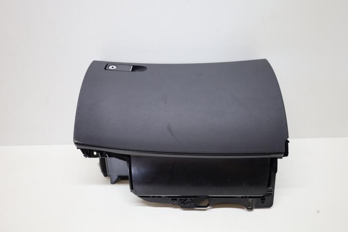 Begagnade Handskfack Mercedes C (W204) 1.8 C-200 CGI 16V Pris € 50,00 Marginaltabell erbjuds av Auto Demontage Elferink B.V.