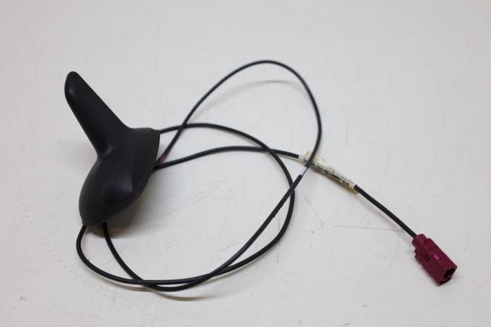Używane Antena Mercedes C (W204) 1.8 C-200 CGI 16V Cena € 40,00 Procedura marży oferowane przez Auto Demontage Elferink B.V.