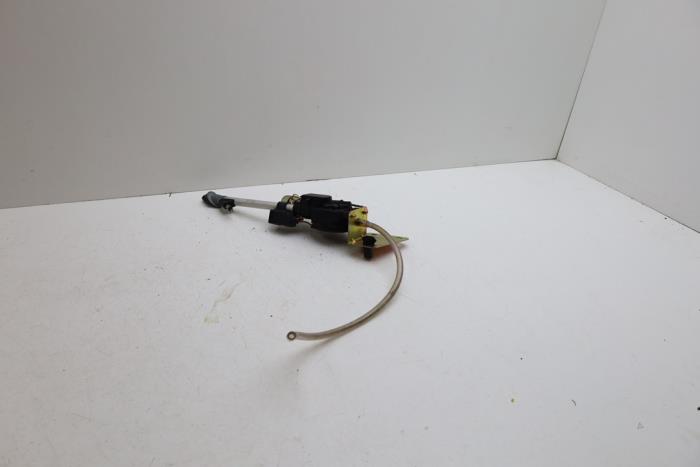 Używane Antena Saab 9-3 I (YS3D) 2.0,S 16V Cena € 85,00 Procedura marży oferowane przez Auto Demontage Elferink B.V.