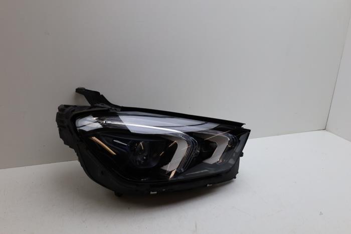 Używane Reflektor prawy Mercedes GLE (V167) 350de 2.0 Turbo 16V 4-Matic Cena € 1.150,00 Procedura marży oferowane przez Auto Demontage Elferink B.V.