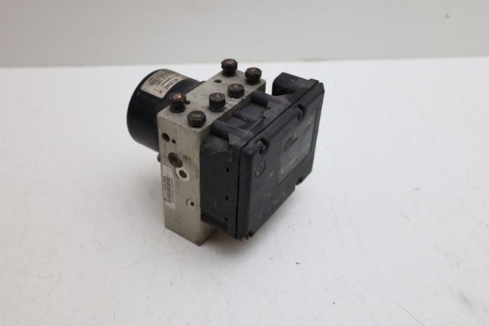 Begagnade ABS-pump Volvo XC70 (SZ) XC70 2.4 T 20V Pris € 100,00 Marginaltabell erbjuds av Auto Demontage Elferink B.V.