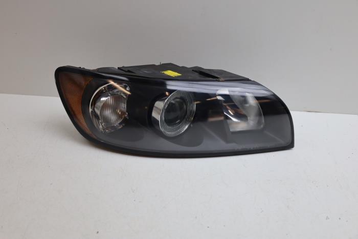 Używane Reflektor prawy Volvo S40 (MS) 1.8 16V Cena € 75,00 Procedura marży oferowane przez Auto Demontage Elferink B.V.