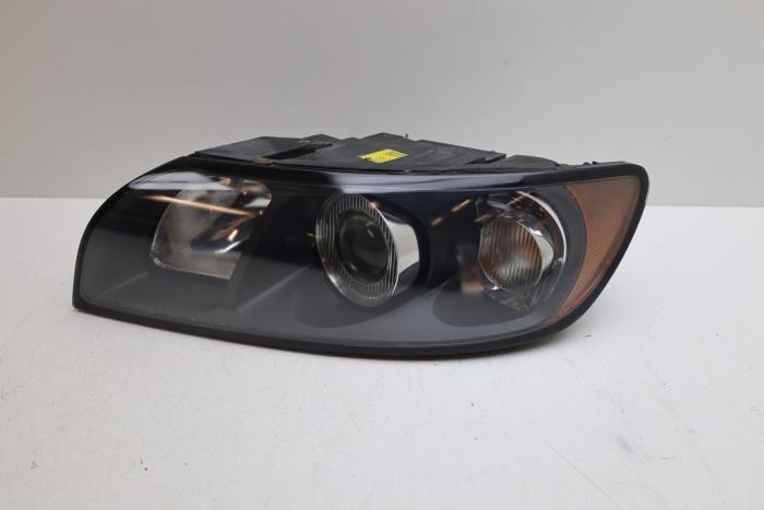 Używane Reflektor lewy Volvo S40 (MS) 1.8 16V Cena € 75,00 Procedura marży oferowane przez Auto Demontage Elferink B.V.