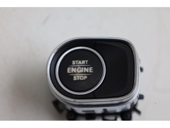Używane Przelacznik Start/Stop Mercedes GLE (V167) 350de 2.0 Turbo 16V 4-Matic Cena € 40,00 Procedura marży oferowane przez Auto Demontage Elferink B.V.