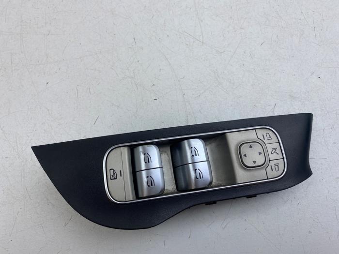 Usados Interruptor de ventanilla eléctrica Mercedes GLE (V167) 350de 2.0 Turbo 16V 4-Matic Precio € 100,00 Norma de margen ofrecido por Auto Demontage Elferink B.V.