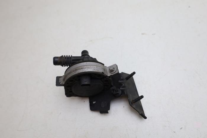 Begagnade Vattenpump Mercedes GLE (V167) 350de 2.0 Turbo 16V 4-Matic Pris € 80,00 Marginaltabell erbjuds av Auto Demontage Elferink B.V.