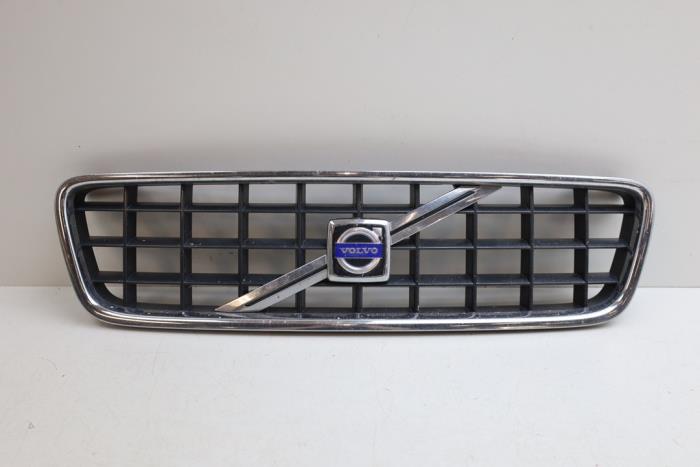 Używane Grill Volvo S60 I (RS/HV) 2.4 D5 20V Cena € 125,00 Procedura marży oferowane przez Auto Demontage Elferink B.V.