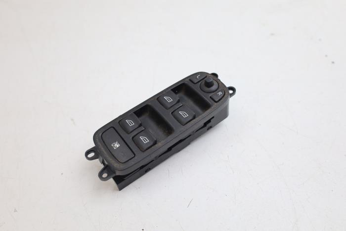 Używane Przelacznik combi okienny Volvo V50 (MW) 2.4i 20V Cena € 40,00 Procedura marży oferowane przez Auto Demontage Elferink B.V.