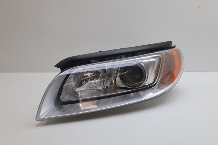 Używane Reflektor lewy Volvo S80 (AR/AS) 2.4 D5 20V 180 Cena € 350,00 Procedura marży oferowane przez Auto Demontage Elferink B.V.