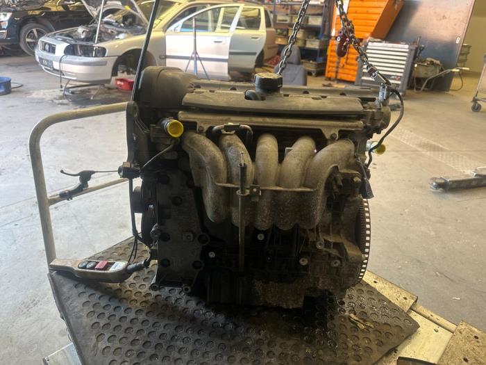 Engine from a Volvo V70 (SW) 2.4 20V 140 2001