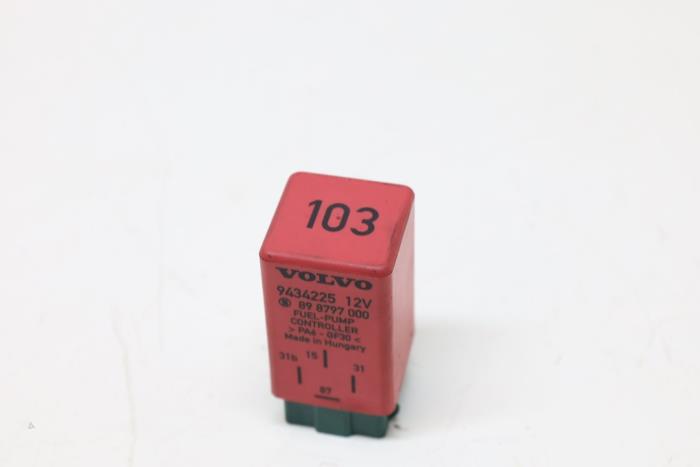 Fuel pump relay