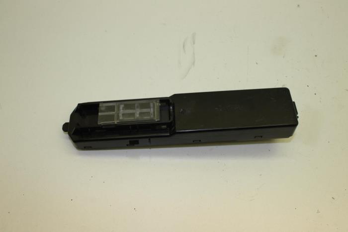 Usados Interruptor de ventanilla eléctrica Saab 9-3 II (YS3F) 1.8t 16V Precio € 50,00 Norma de margen ofrecido por Auto Demontage Elferink B.V.