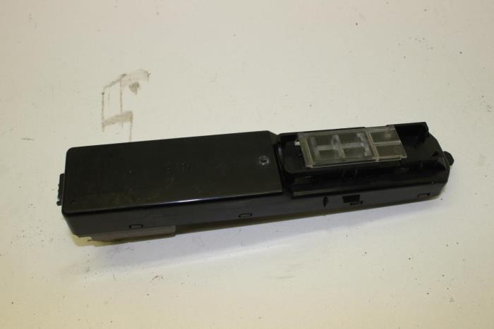 Usados Interruptor de ventanilla eléctrica Saab 9-3 II (YS3F) 1.8t 16V Precio € 50,00 Norma de margen ofrecido por Auto Demontage Elferink B.V.